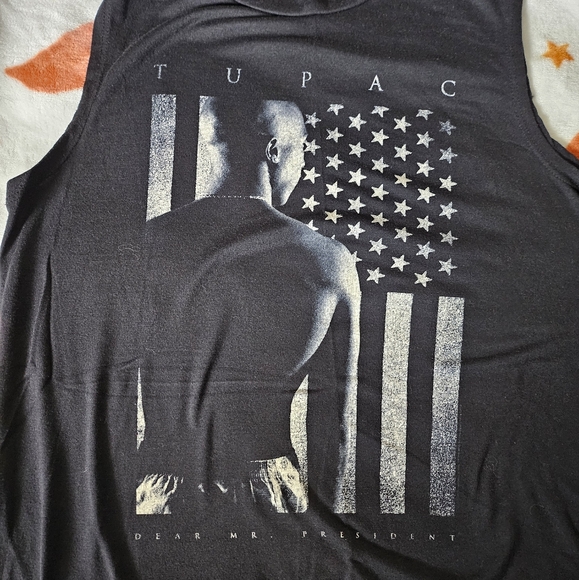 Bundle of 2 Women's Muscle Tanks, Large - Picture 4 of 5